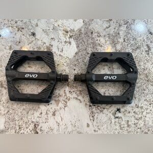 Evo Black Bike Pedals & Bike Reflectors